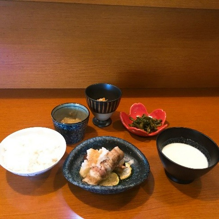 ランチ３番人気！「量控えめ、ヘルシー懐石小鉢御膳定食」（梅）