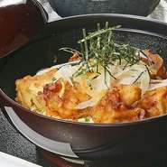 【ビネガーを利かせた青唐辛子みその特製たれが旨味の秘訣！
野菜たっぷりのヘルシー丼】
「しんこきゅう看板！熟成ご長寿唐揚げ」更に美味しく！
と出来上がったのが「W熟成ご長寿からあげ丼」
詳しくはコースで