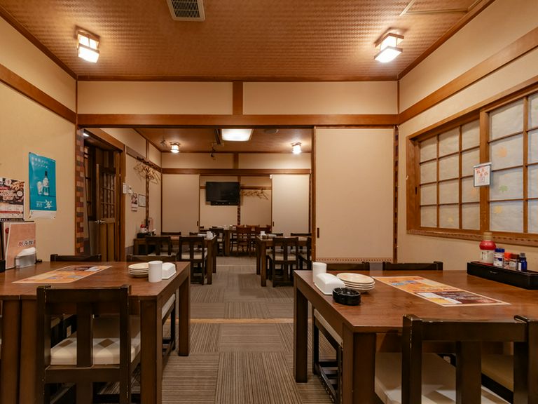 リラックスした時間を過ごせる店内。温かみがあり落ち着く空間
