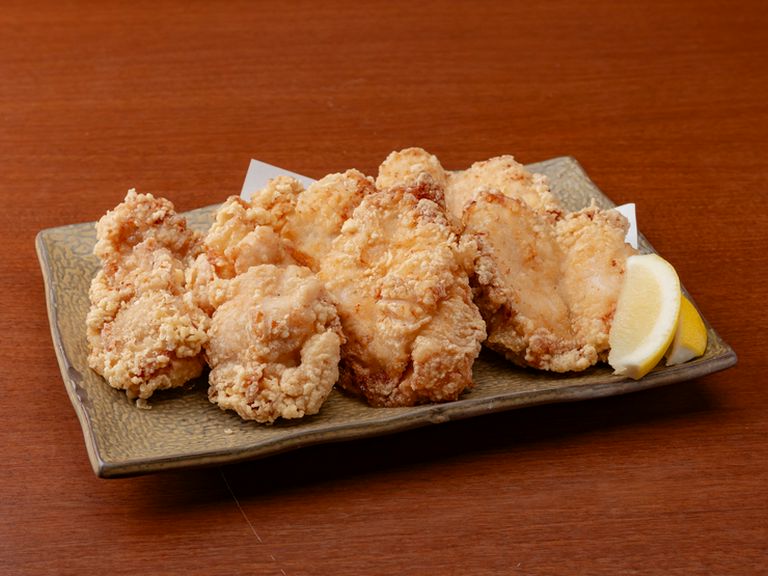 人気の唐揚げを食べ比べ。二つの味わいを満喫『鳥彦名物　唐揚げ　もも・むね食べ比べセット』