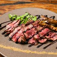 誕生日や結婚記念日、お祝い事の食事会にも人気。ランチ・ディナーとも、プリフィックススタイルのコース料理があり、味わい・ボリュームとも大満足。テラス席で楽しむコース料理は早めの予約がオススメ！