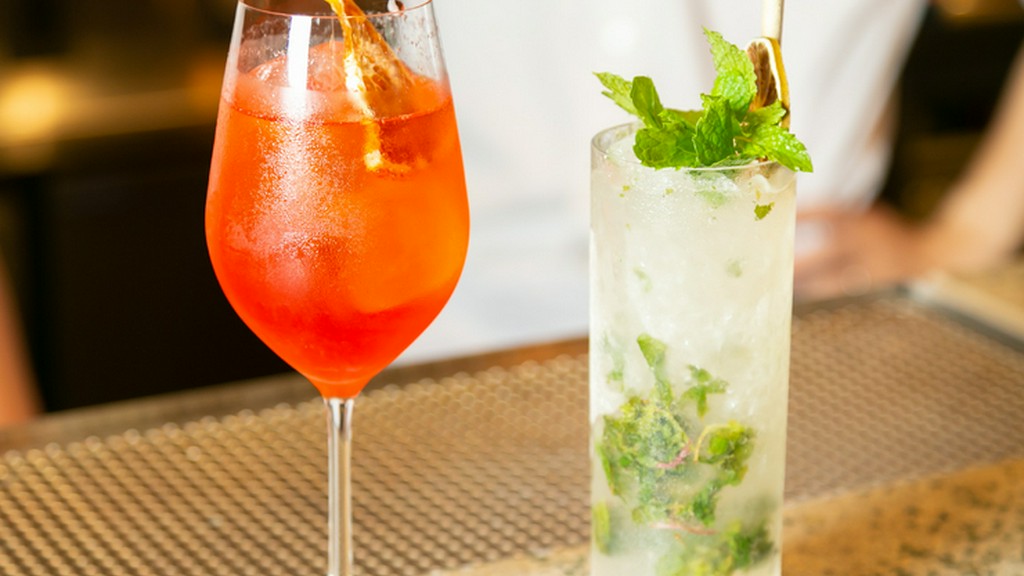 季節のカクテル、店のオリジナルカクテルが充実！