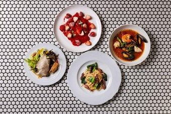 前菜、選べるパスタ、メイン、デザートが付いた全4皿（平日限定）