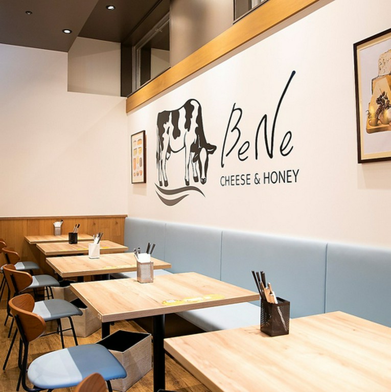 昼夜問わず足を運びたくなるカジュアルな空間