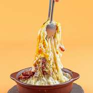 パスタの王様、カルボナーラ！！BeNeならではのボルケーノでお楽しみください♪