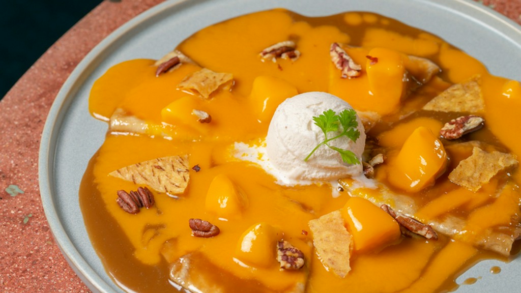 滑らかなキャラメルソースが生地に染み込み、芳醇な甘さが広がる『クレパス・コン・カヘータ』