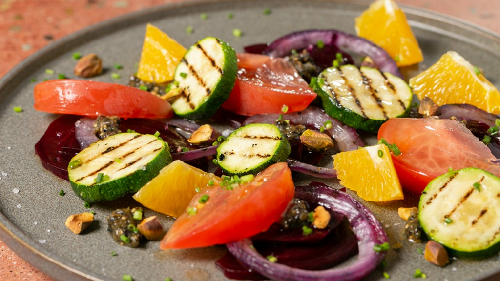 シンプルな味付けを施し、素材のおいしさを最大限に引き出している『季節野菜のティラディート』