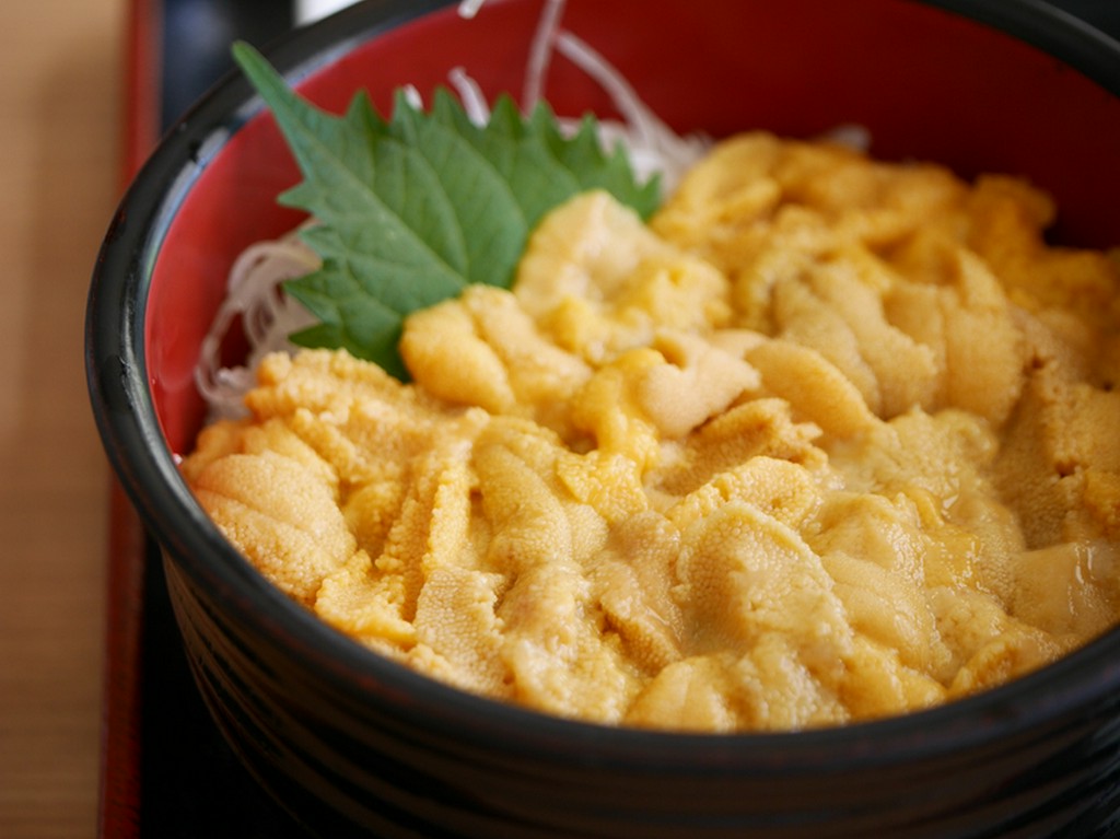 一人でガッツリ食べられる、具材がどっさり乗った丼料理