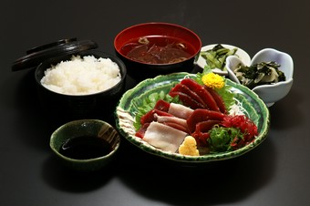 鯨肉の味、食感、ご存じない方はぜひ！『ミンク鯨刺身定食』