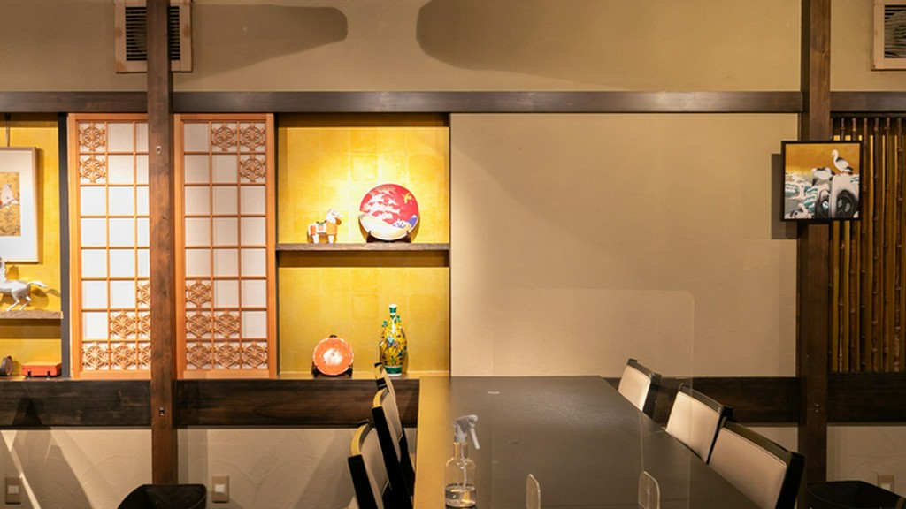 ふらりと立ち寄れる気軽さも嬉しい。贅沢な一人ご飯をゆったりと