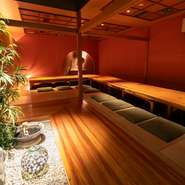 店には、大人数の宴会にも対応できる広々とした予約制の座敷席が用意されています。歓送迎会や親しい仲間との集まり、特別な日の宴席にもぴったり。おいしい食事とお酒、そしてお茶で、きっと会話も弾むでしょう。