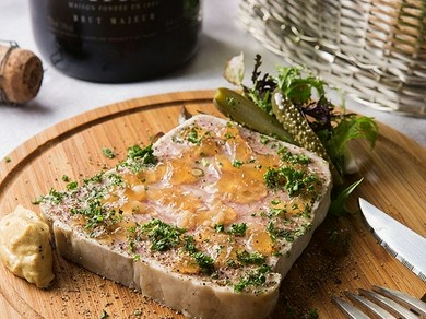 食材に合わせたペアリングも可能。多彩なワインの品揃え