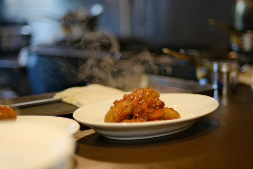 フランス料理ながら、肩ひじ張らずに楽しめるビストロ