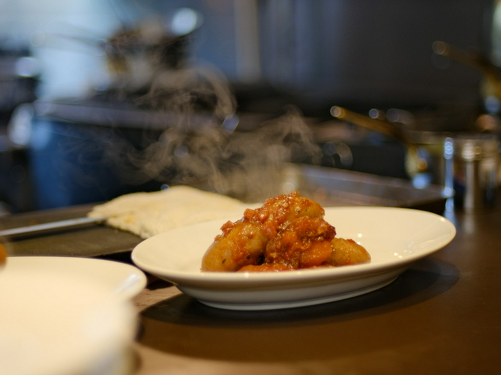 フランス料理ながら、肩ひじ張らずに楽しめるビストロ