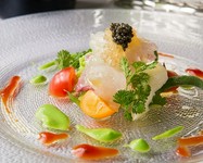 新鮮な旬魚を味わえる爽やかな一皿『本日の鮮魚マリネ』