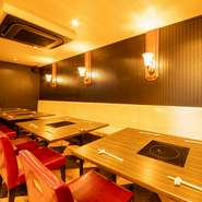 接待などビジネスシーンでも足を運べるお店。希少な国産ウイスキーや日本酒などのドリンクメニューも粒揃い。『おまかせコース』と共に、素敵な夜を演出してみませんか。