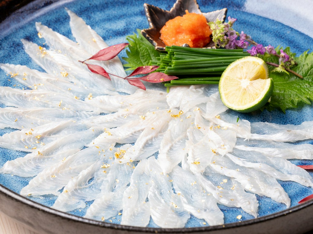 新鮮な活穴子を薄造りに『穴子の刺身』