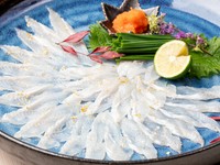 新鮮な活穴子を薄造りに『穴子の刺身』