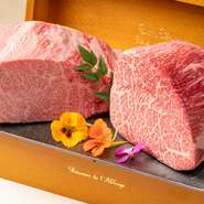 鉄板料理の主役として欠かせない存在であるお肉。地元ブランド食材であるA5等級「広島牛」をはじめ、選りすぐりの和牛をセレクトしています。厳選されたお肉をステーキ、肉寿司で楽しめます。