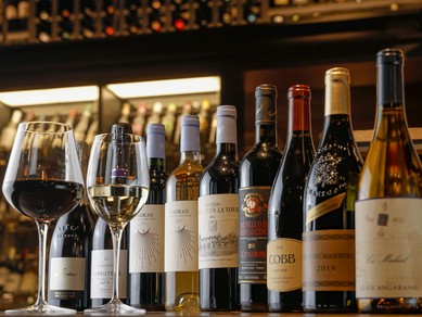 オーガニックなイタリアワインをはじめ、100種類以上のワイン