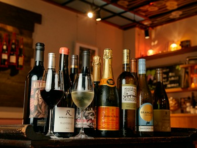 100種類にものぼるソムリエ厳選ワイン