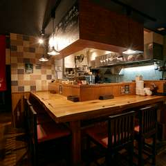 お一人様も楽しめる、落ち着いた雰囲気のカウンター