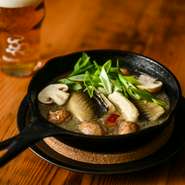 旬の食材を使った和風アヒージョ　バゲット付き。
具材は季節によって変わります。