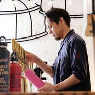 ビールと料理を最高の状態で届け、気配りを大切にした接客に励む