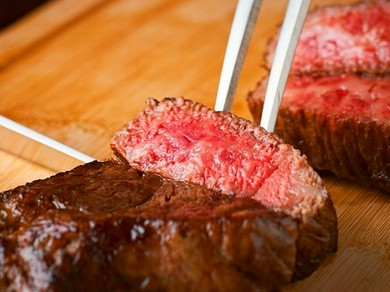 臨場感も愉しめる「鉄板焼」は、海外からのゲストにも大人気