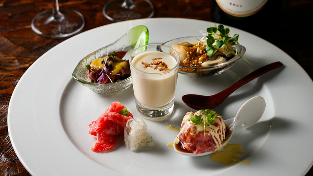 季節の味わいを華やかな一皿で。『前菜5種盛り』