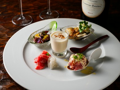 季節の味わいを華やかな一皿で。『前菜5種盛り』