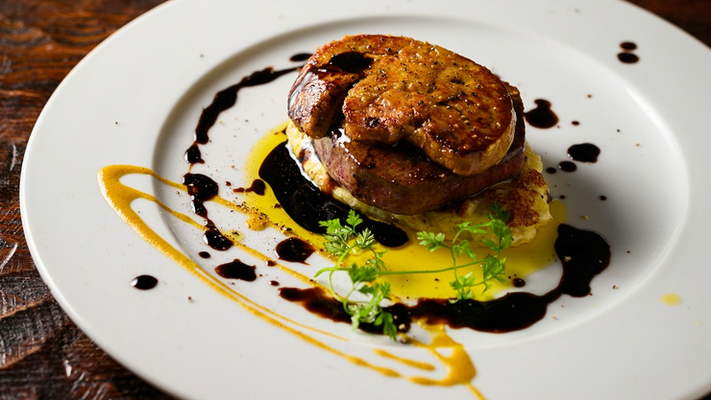 厳選した最高級部位を贅沢に味わう『和牛シャトーブリアン ロッシーニ風』