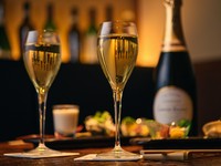 前菜からデザートまで、少量のお料理を少しずつ愉しめるおまかせコース