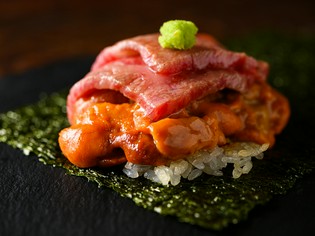 とろけあう『極上生ウニと最高等級黒毛和牛サーロインの手巻』