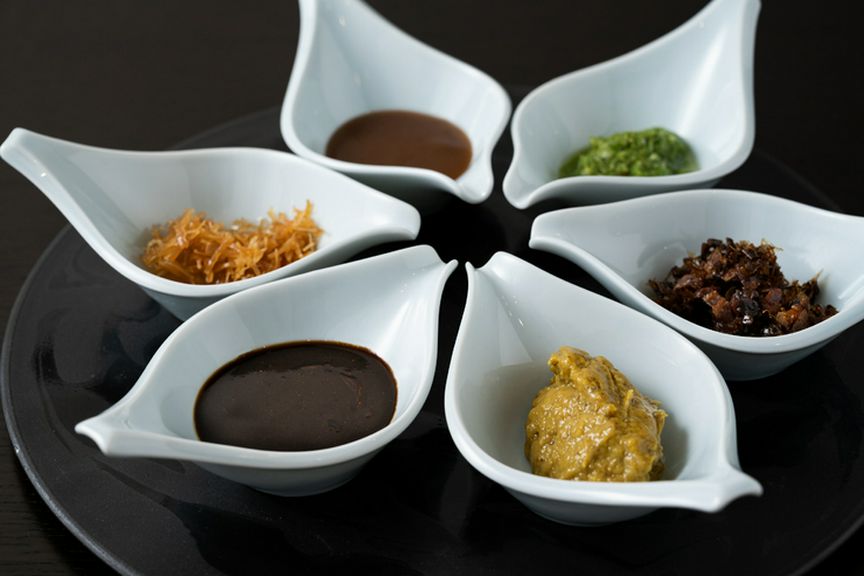 自然の彩りも豊かな自家製調味料