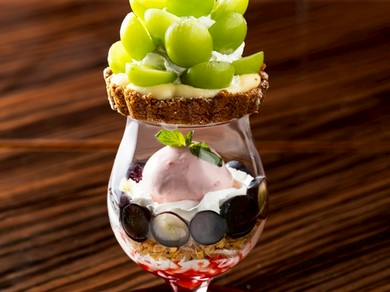 【シャインマスカットフェアー】魅惑の食べる宝石  エメラルドシャインマスカットタルトパフェ