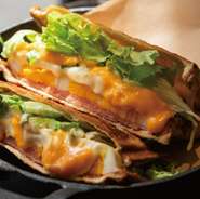 新鮮なレタスをたっぷりと使用したホットサンド。選べる6種『玉子とハムのホットサンド』『ツナとトマトのホットサンド』
とろけるチェダーチーズとそれぞれの食材の旨みと甘味が絶品です。