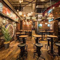 天高で開放感のあるゴージャス店内