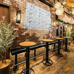 プロジェクター、スクリーン完備