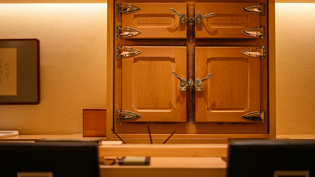 洗練された空間で味わう至福の鮨が、二人の時間を彩る