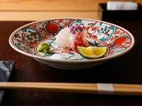 月ごとに変わる一品料理と至高の握りを五感でお楽しみください