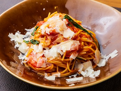 イタリア料理店の王道的なパスタ『シシリアンルージュとバジリコのトマトソース　スパゲッティーニ』