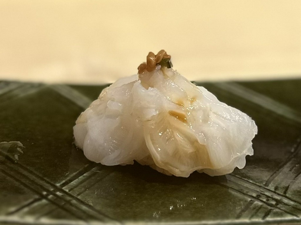 寿司店での一人呑みは、自分へのご褒美にも使いたい