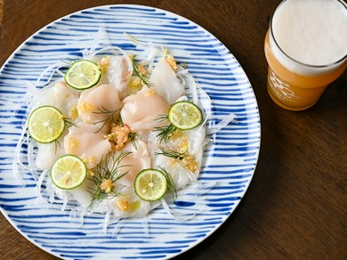 三陸産の旬魚介を新感覚の皿で満喫『三陸カルパッチョ』