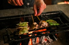 炭火で香ばしく焼き上げた里山海の串焼きと三陸大船渡産の新鮮な海の幸を堪能できるコース。