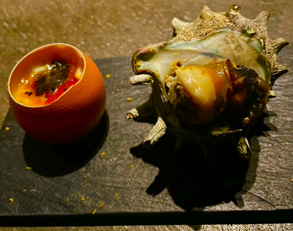 トリフ香半熟卵　殻付きサザエのマリネ