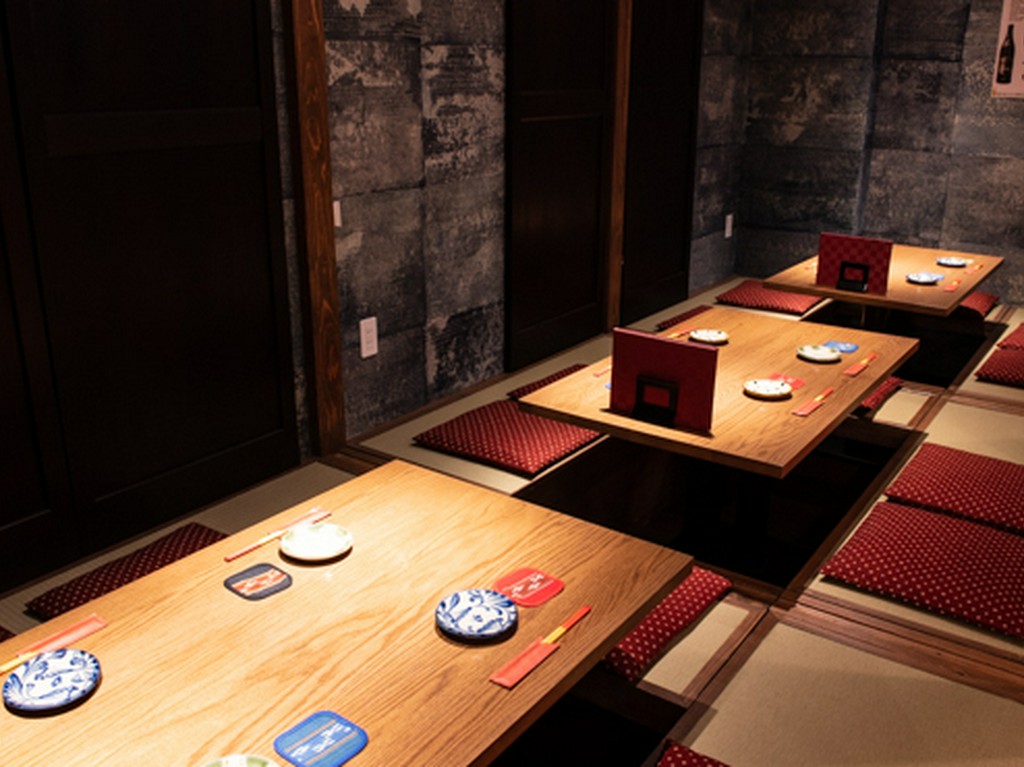 座敷個室あり！こだわりの店内で沖縄気分を味わってください