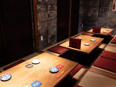 座敷個室あり！こだわりの店内で沖縄気分を味わってください