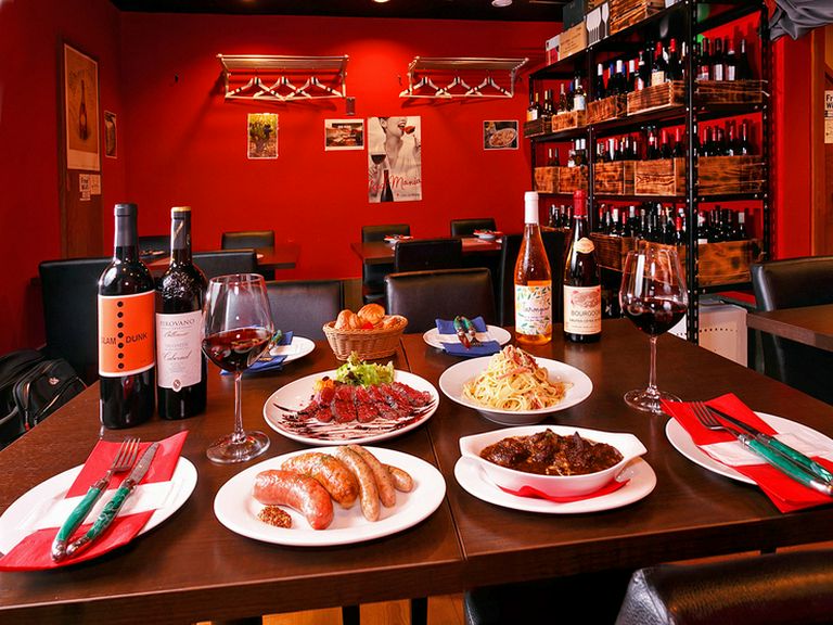 ワインの味わいを引き立てるコース料理で“おもてなし”