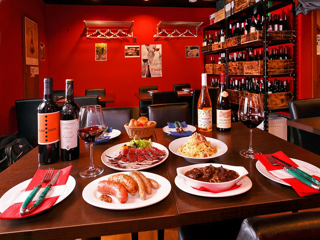 ワインの味わいを引き立てるコース料理で“おもてなし”